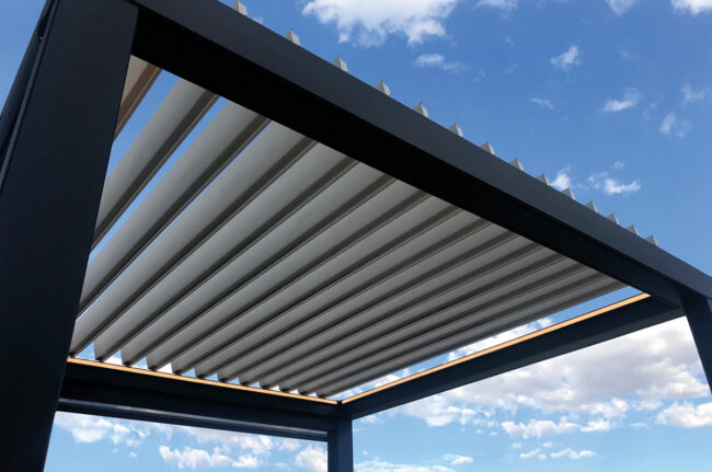 Pergola autoportée à lames orientables - ref. Prime