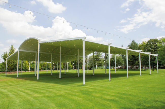 Pergola à toile rétractable autoportée à toit arrondi à toit arrondi - ref. Pearl